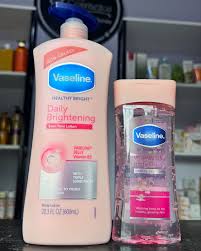 2 Packs Vaseline Daily Brightening Even Tone Body Lotion 600ml + 200ml Oil for Glowing Skin, with Vitamin B3 & Triple Sunscreens-For Radiant Looking Skin in 2 Weeks Vaseline Body Lotion Vaseline Oil
