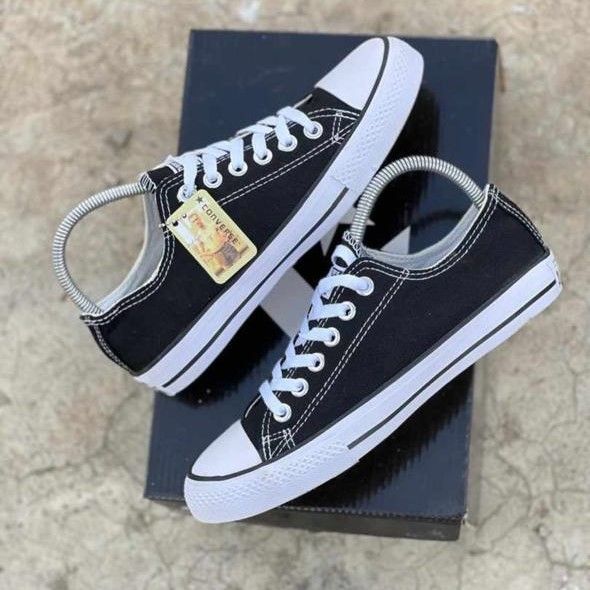 Beautiful Unisex Mens and Womens Shoes Comfortable Lace Up Sneakers Fashionable Gentlemen Shoes Low Dunk Rubbers Sport Shoes