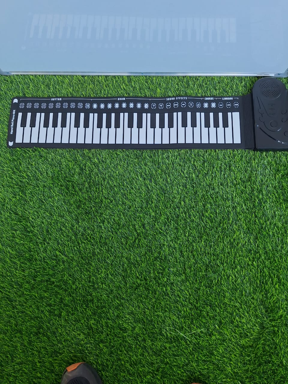 Foldable and portable piano keyboard