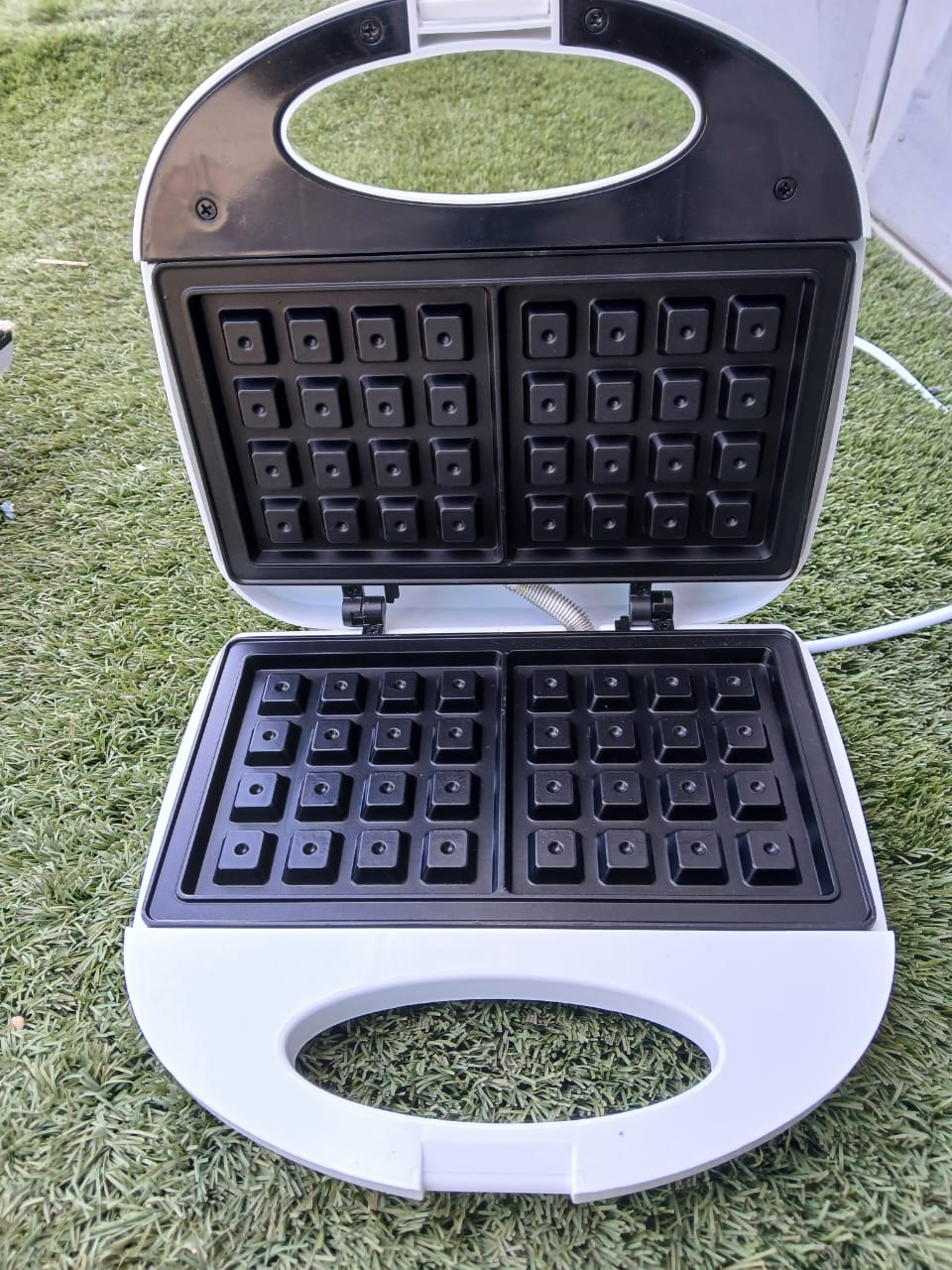1 pc classy Kitchen Waffle maker