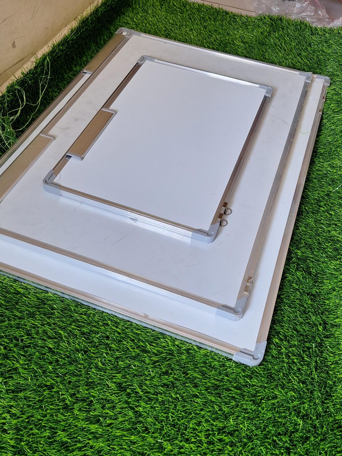 [ EXPERIENCE LUXURY FOR LESS 🤩🤩✨ !!! ] Single Size 40X60 Brand New High Quality Classy and Stylish white board Desiring To Serve The Best Experience
