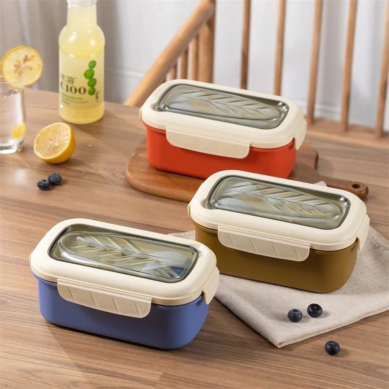 [ MAKES IT EASY AND SAVES COSTS 🤩🤩✨ !!! ] Single Brand New High Quality Kitchen Kids snack box ✨ Comes with spoons and fork ✨Have 3 Compartments and small soup container