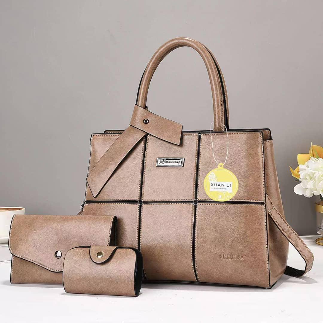 [🔥NEW LIMITED OFFER 🤩🤩✨ !!! ] 3 IN 1  Brand New Stylish Ladies Handbag .Your belonging will be safe and accessible, but it is the look and feel of this bag that really makes a statement✨👌
