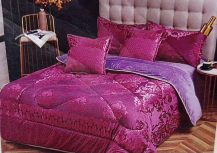 [ CLASSY NEW ARRIVALS🤩🤩✨ !!! ] (EXPERIENCE LUXURY FOR LESS ) 6 Pcs Size 6X7 Brand New High Quality Silk Duvet with 1 bedsheet , 2 pillowcases and 2 comforter cases at an Affordable Price✨👌