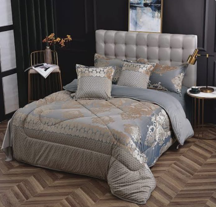 [ CLASSY NEW ARRIVALS🤩🤩✨ !!! ] (EXPERIENCE LUXURY FOR LESS ) 6 Pcs Size 6X7 Brand New High Quality Silk Duvet with 1 bedsheet , 2 pillowcases and 2 comforter cases at an Affordable Price✨👌
