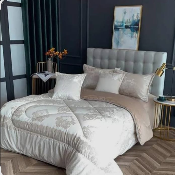 [ CLASSY NEW ARRIVALS🤩🤩✨ !!! ] (EXPERIENCE LUXURY FOR LESS ) 6 Pcs Size 6X7 Brand New High Quality Silk Duvet with 1 bedsheet , 2 pillowcases and 2 comforter cases at an Affordable Price✨👌