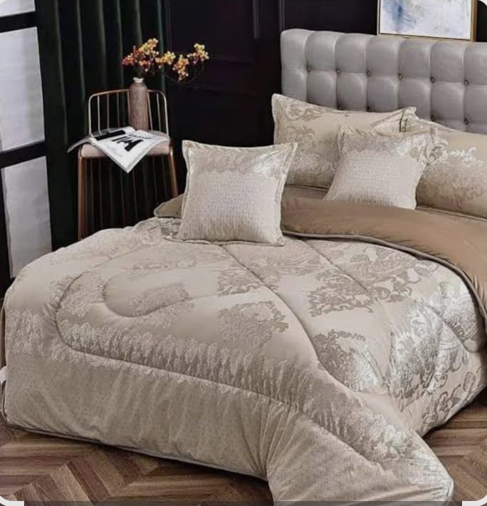 [ CLASSY NEW ARRIVALS🤩🤩✨ !!! ] (EXPERIENCE LUXURY FOR LESS ) 6 Pcs Size 6X7 Brand New High Quality Silk Duvet with 1 bedsheet , 2 pillowcases and 2 comforter cases at an Affordable Price✨👌