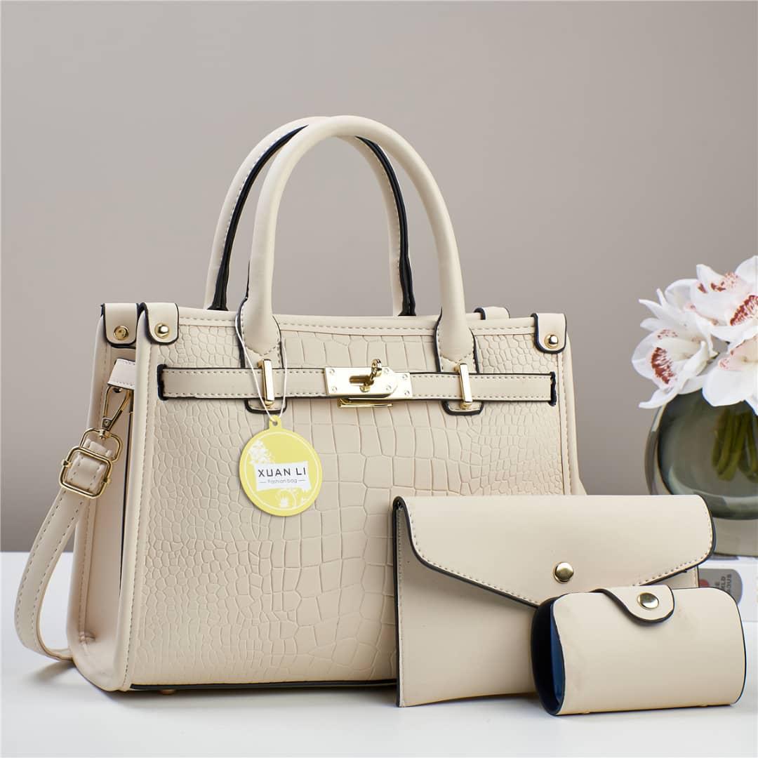 [🔥TRAVEL IN STYLE 🤩🤩✨ !!! ] 3 in 1 Brand New Stylish and Elegant Ladies Handbag .Your belonging will be safe and accessible, but it is the look and feel of this bag that really makes a statement✨👌