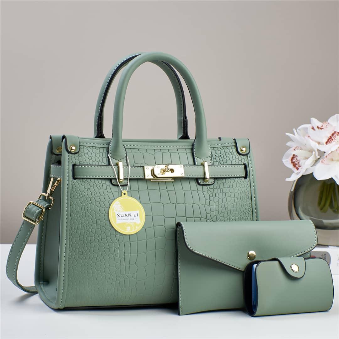 [🔥TRAVEL IN STYLE 🤩🤩✨ !!! ] 3 in 1 Brand New Stylish and Elegant Ladies Handbag .Your belonging will be safe and accessible, but it is the look and feel of this bag that really makes a statement✨👌