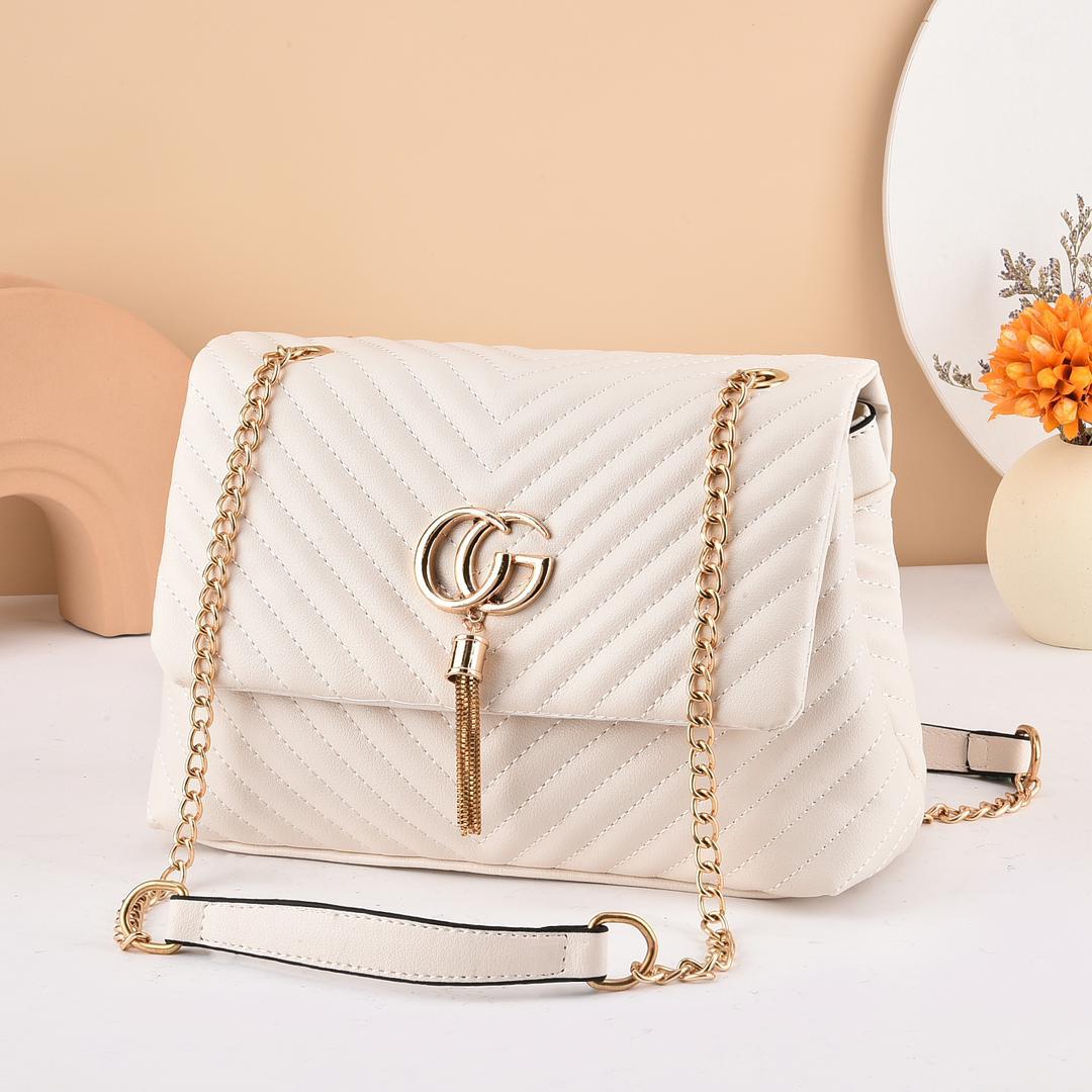 [ GRAB IT AT LOW PRICE🤩🤩✨ !!! ] 1Pc New Arrival High Quality Stylish and Luxurious Comfortable Ladies Handbag ..Designed With Durability and Functionality ✔