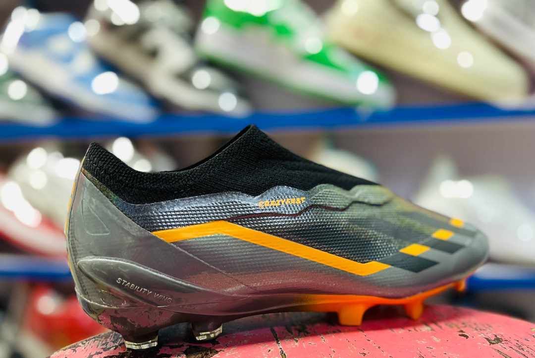 New Men  Laceless Soccer Shoes Fashion Football Boots Comfort Athletic Sports Sneakers