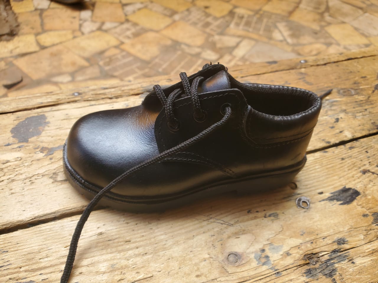 Unisex Fashion Geniune Back To School Shoes BACK TO SCHOOL LEATHER SHOES GENUINE Age. 3-4 (champ sole)