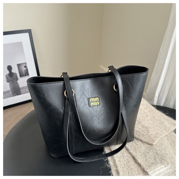 2025 New Trendy PU Leather Solid Color Zip Closure Stylish Large Capacity Women's Autumn Winter Fashion Retro Commute Tote Bag