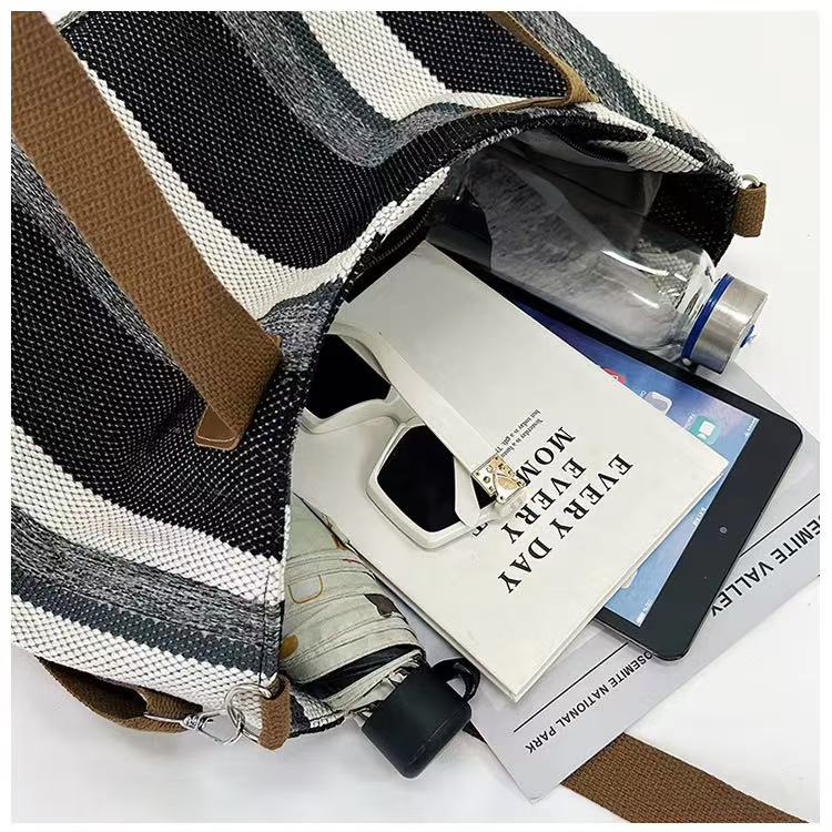 Wholesale Good Quality Durable Women Shopping Tote Bags Design Printed Striped Canvas Two Zipper for Daily Use Girls Shoulder