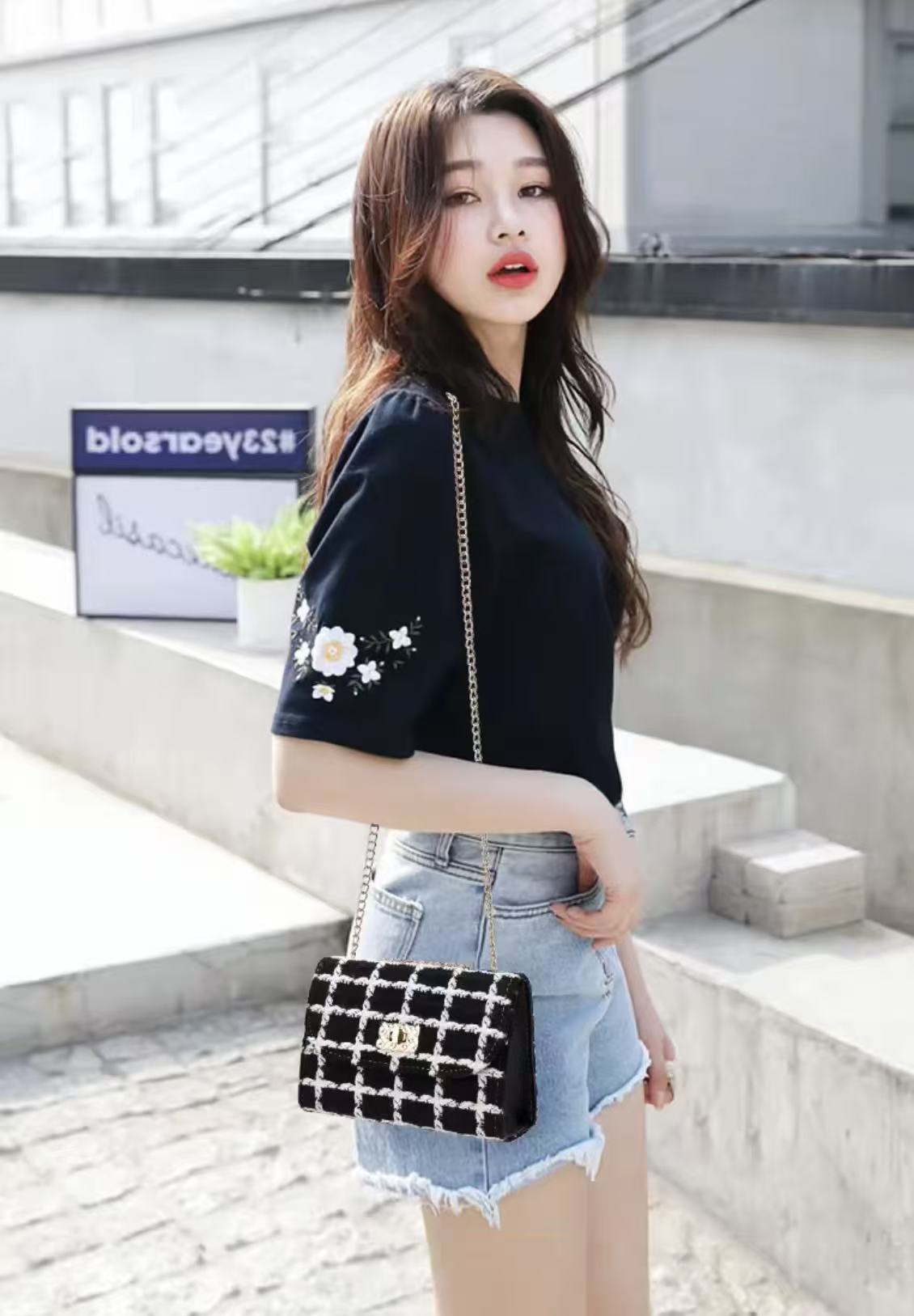 2026 Spring Autumn New Small Fragrant Woolen Bag Women's Fashion Chain Bag Texture Shoulder Slung Storage Bag.