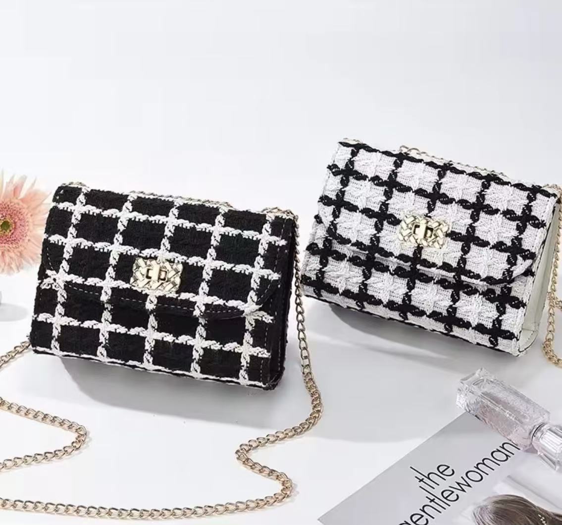 2026 Spring Autumn New Small Fragrant Woolen Bag Women's Fashion Chain Bag Texture Shoulder Slung Storage Bag.