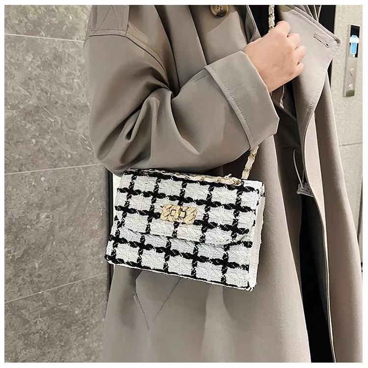 2026 Spring Autumn New Small Fragrant Woolen Bag Women's Fashion Chain Bag Texture Shoulder Slung Storage Bag.