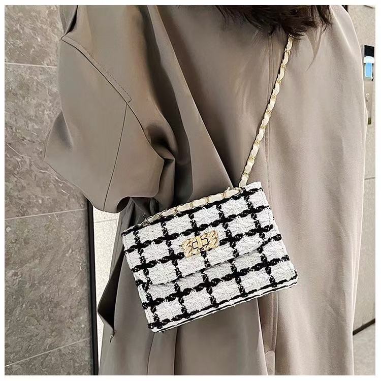 2026 Spring Autumn New Small Fragrant Woolen Bag Women's Fashion Chain Bag Texture Shoulder Slung Storage Bag.
