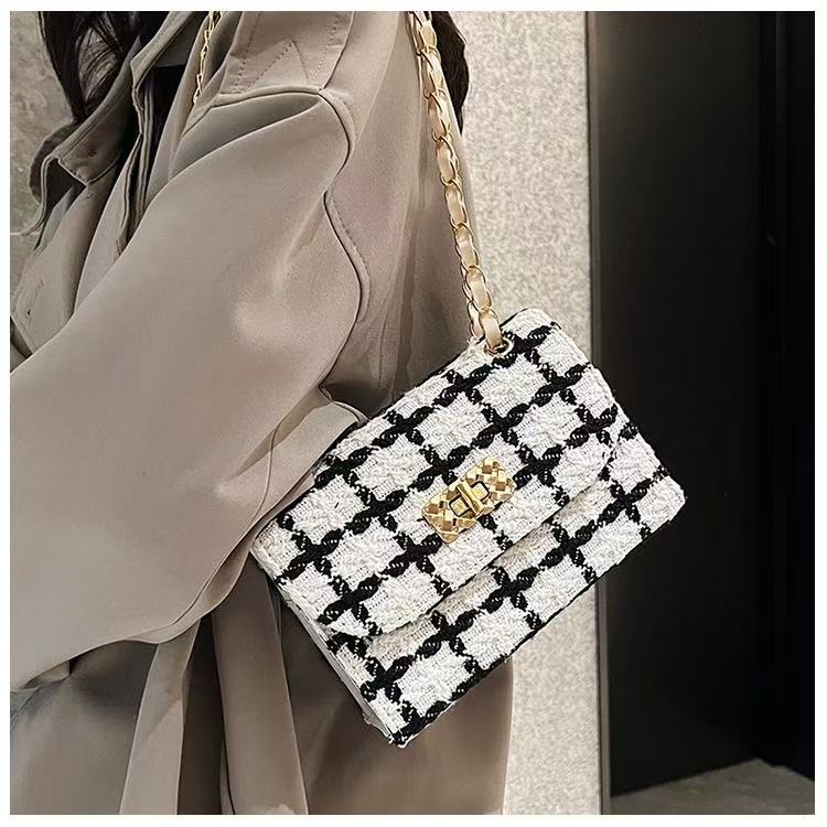 2026 Spring Autumn New Small Fragrant Woolen Bag Women's Fashion Chain Bag Texture Shoulder Slung Storage Bag.