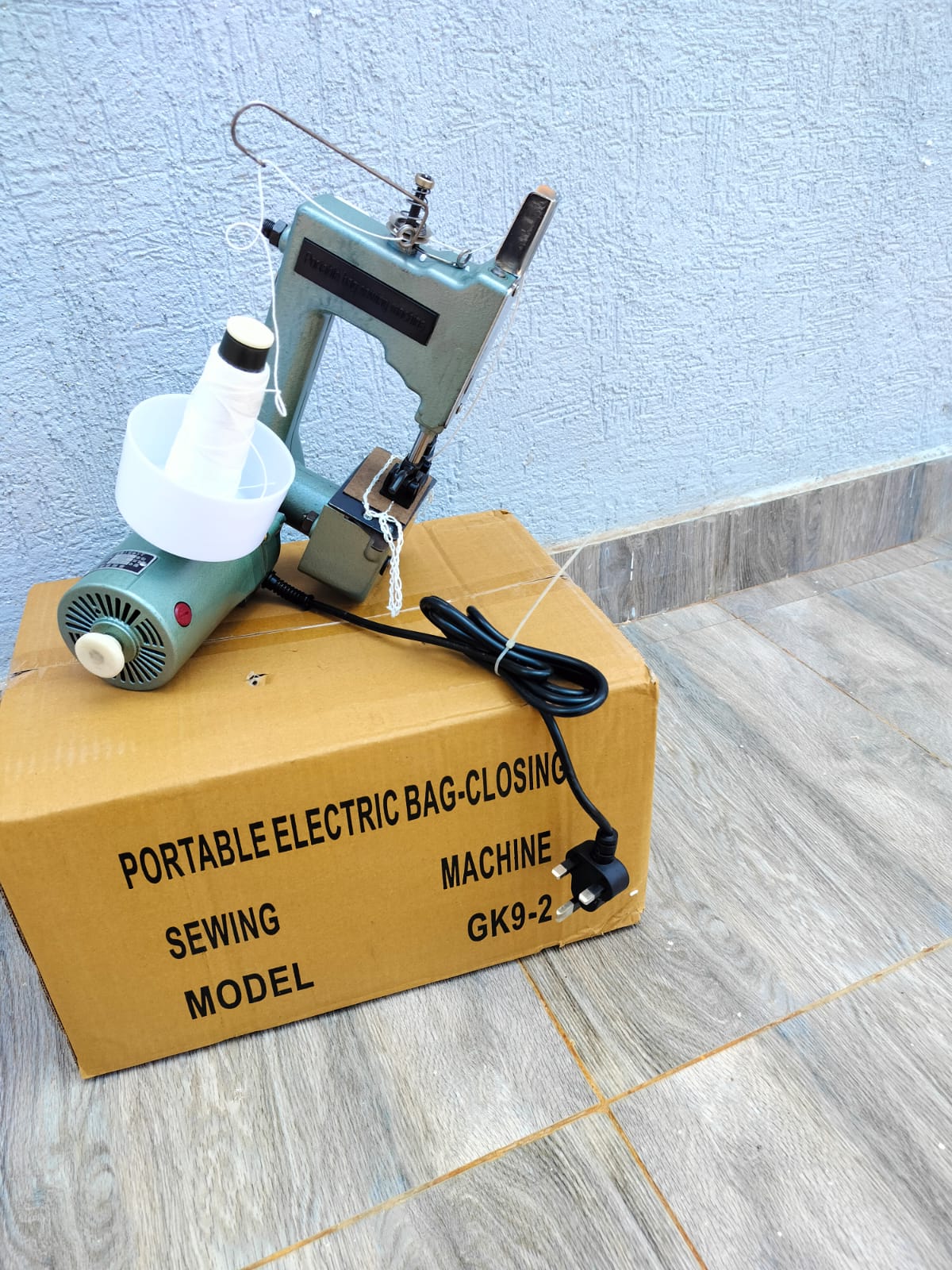 portable electric bag-closing sewing machine