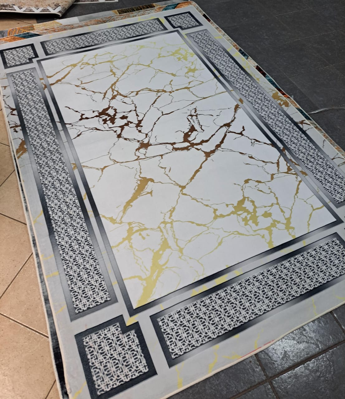 [ GRAB IT AT LOW PRICE+ ADDED OFFERS 🤩🤩✨ !!! ] 1Pc Size 5X8 Classy Brand New High Quality Stylish and Luxurious HD Carpets .That Matches and Fits Perfectly With Your Home Decor ✨👌