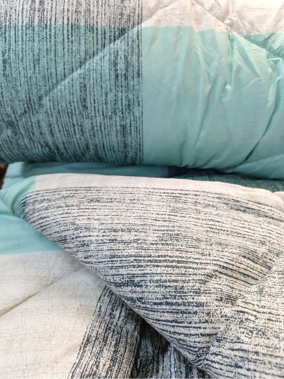 🍒MEGA SALE🍒🕳DONT MISS OUT🥑 4Pcs Size [ 5 X 6 ft ] Brand new Luxurious Exclusive Unbinded duvet one sheet two pillowcases   .Designed With Durability and Functionality✨