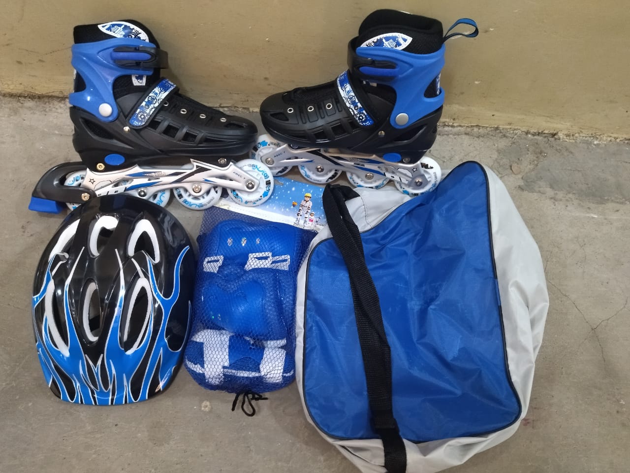 [🔥CLASSY NEW ARRIVALS JUST FOR YOU 🤩🤩✨ !!! ]  BRAND NEW VERY QUALITY DURABLE & STYLISH RUBBER WHEELS SKATES FULL SET ..MEDIUM -35-38 ....AT BEST PRICE