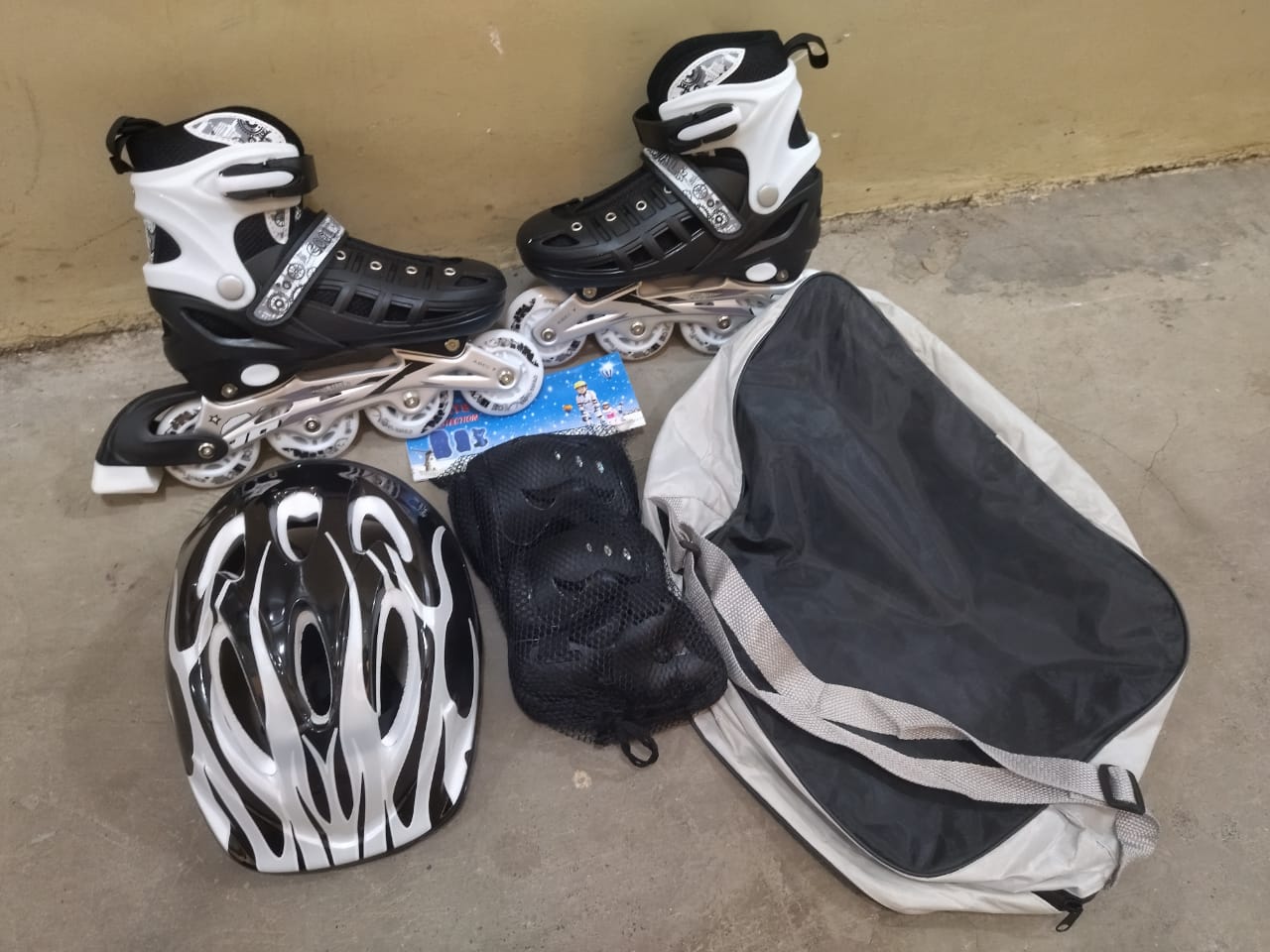 [🔥CLASSY NEW ARRIVALS JUST FOR YOU 🤩🤩✨ !!! ]  BRAND NEW VERY QUALITY DURABLE & STYLISH RUBBER WHEELS SKATES FULL SET ..MEDIUM -35-38 ....AT BEST PRICE