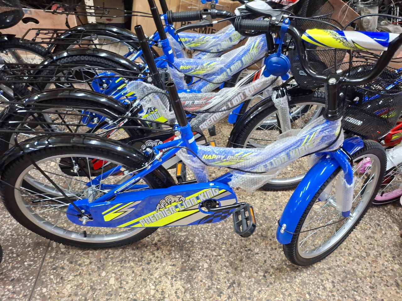 ⚡ FLASH OFFER ⚡ - 1 pc size 20" Lionking Kids Bike for Ages 9-16, Durable Frame, Smooth Ride, Adjustable Seat, Stylish Design,
