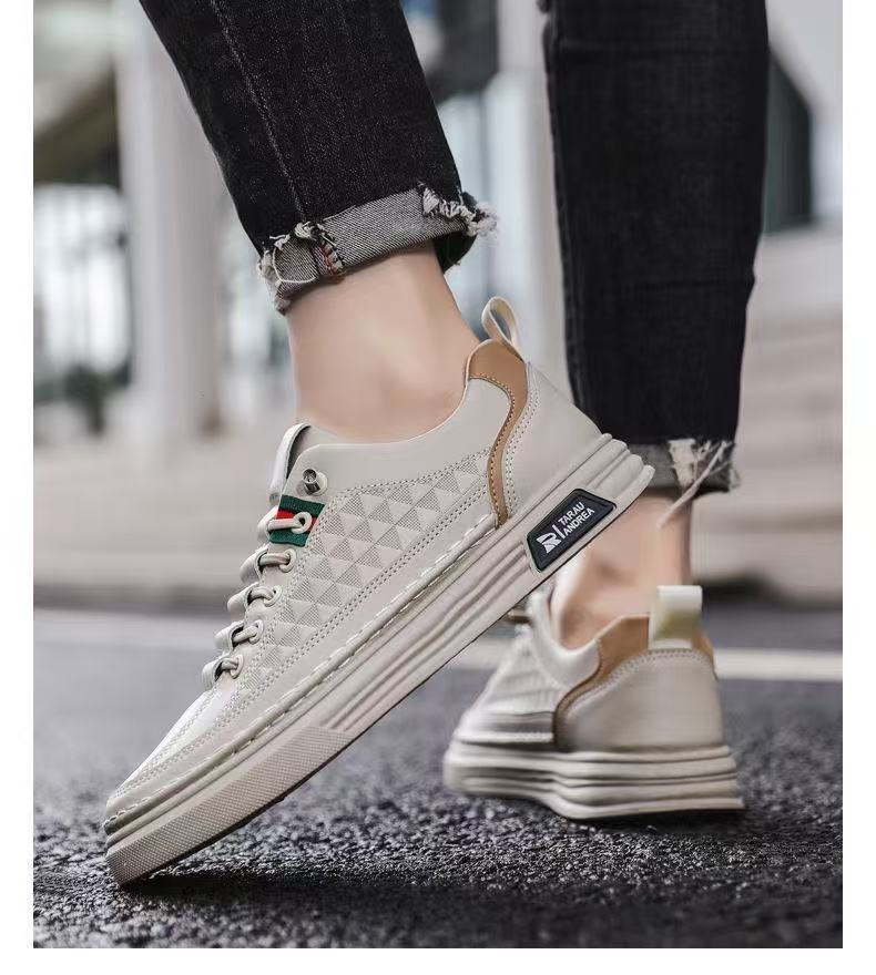【Hot Sale】FEELING New Trendy Men's Sneakers - Fashionable White Flat Shoes Breathable Casual Shoes for Students
