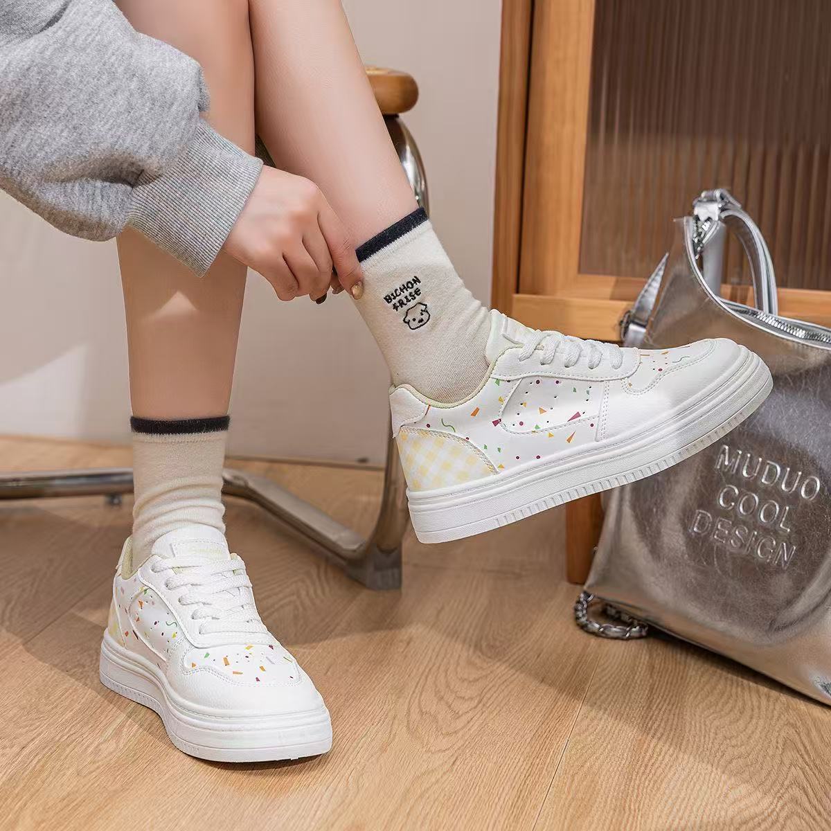 FEELNG [New Hot Selling] Stylish Super Girly Women's Sneakers, PU Leather, White Sneakers, Printed Plaid Design, Comfortable and Breathable