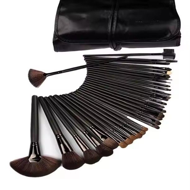 24pcs Set of Professional Makeup Brushes for Women, Including a PU Bag, Lip Brush, Eye Shadow Brush, And Other Makeup Tools.