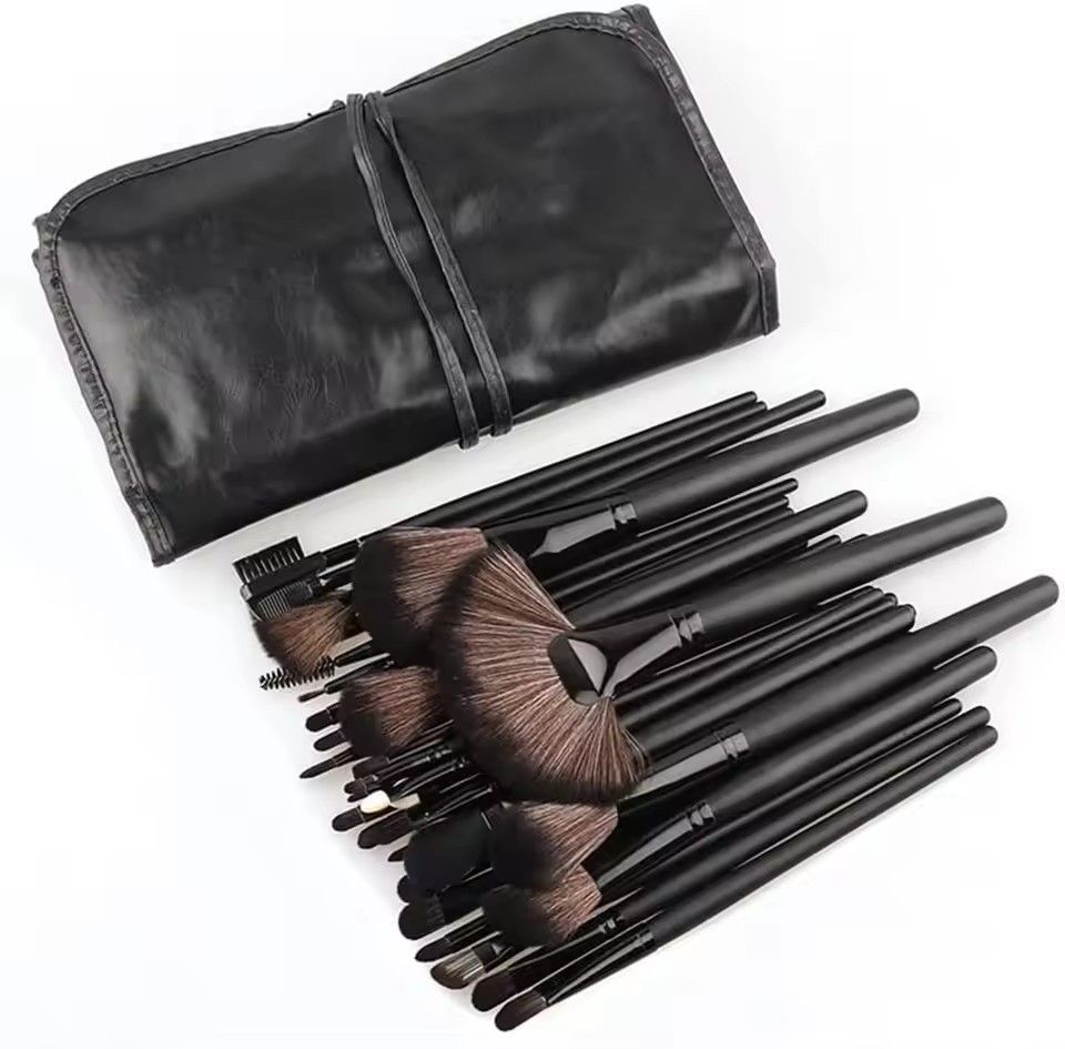 24pcs Set of Professional Makeup Brushes for Women, Including a PU Bag, Lip Brush, Eye Shadow Brush, And Other Makeup Tools.