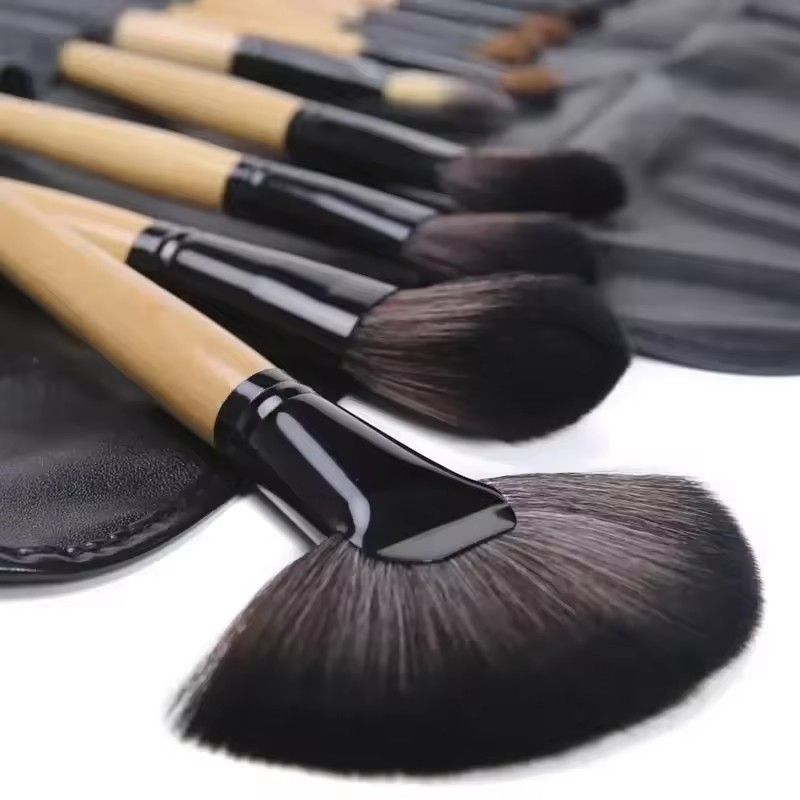 24pcs Set of Professional Makeup Brushes for Women, Including a PU Bag, Lip Brush, Eye Shadow Brush, And Other Makeup Tools.