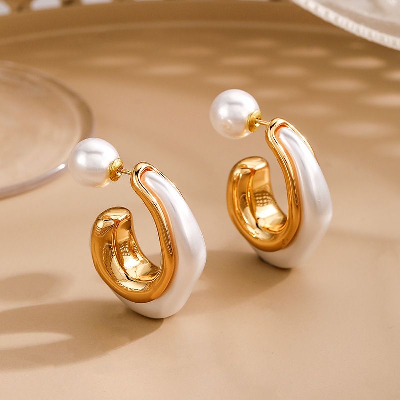 Irregular shaped pearl C-shaped earrings, high-end fashion, simple retro earrings