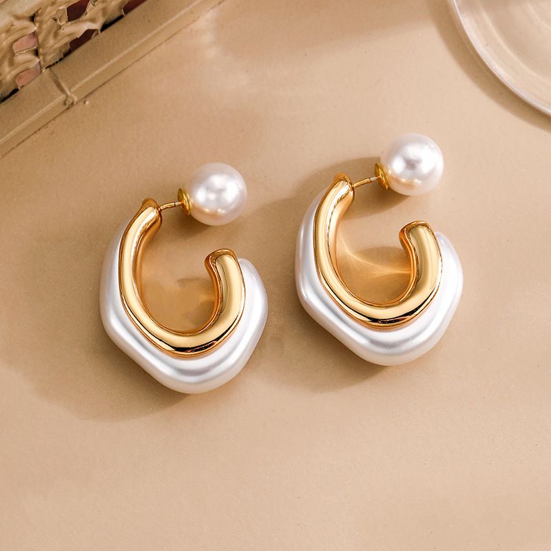 Irregular shaped pearl C-shaped earrings, high-end fashion, simple retro earrings