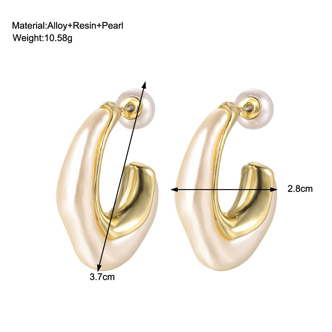 Irregular shaped pearl C-shaped earrings, high-end fashion, simple retro earrings