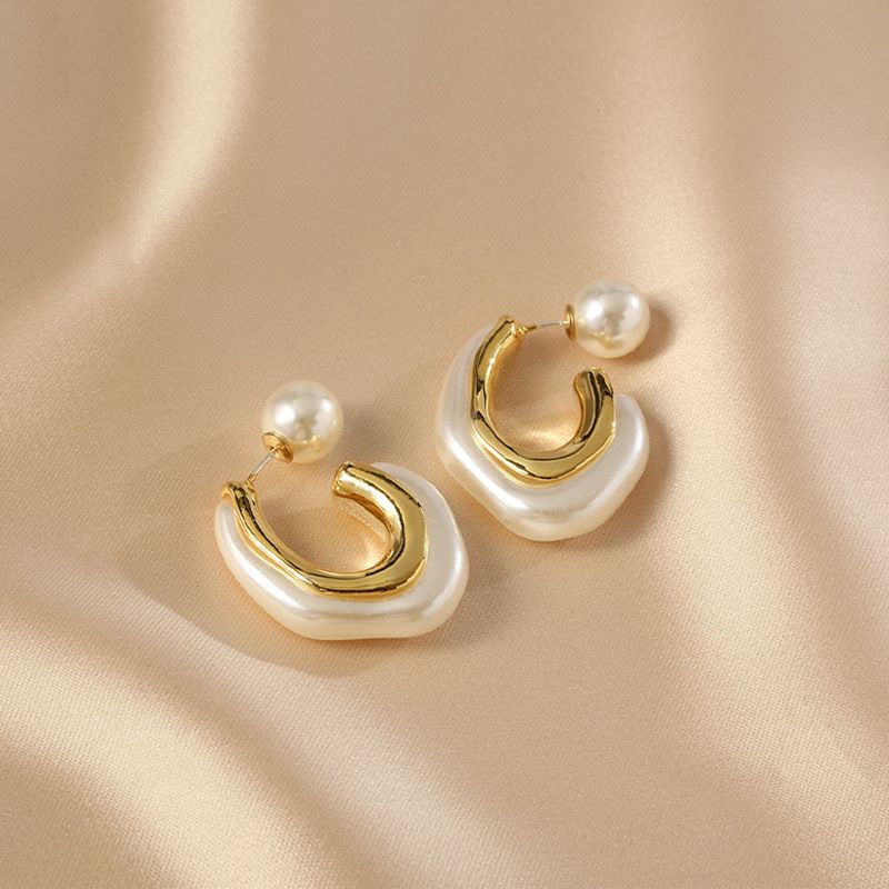 Irregular shaped pearl C-shaped earrings, high-end fashion, simple retro earrings