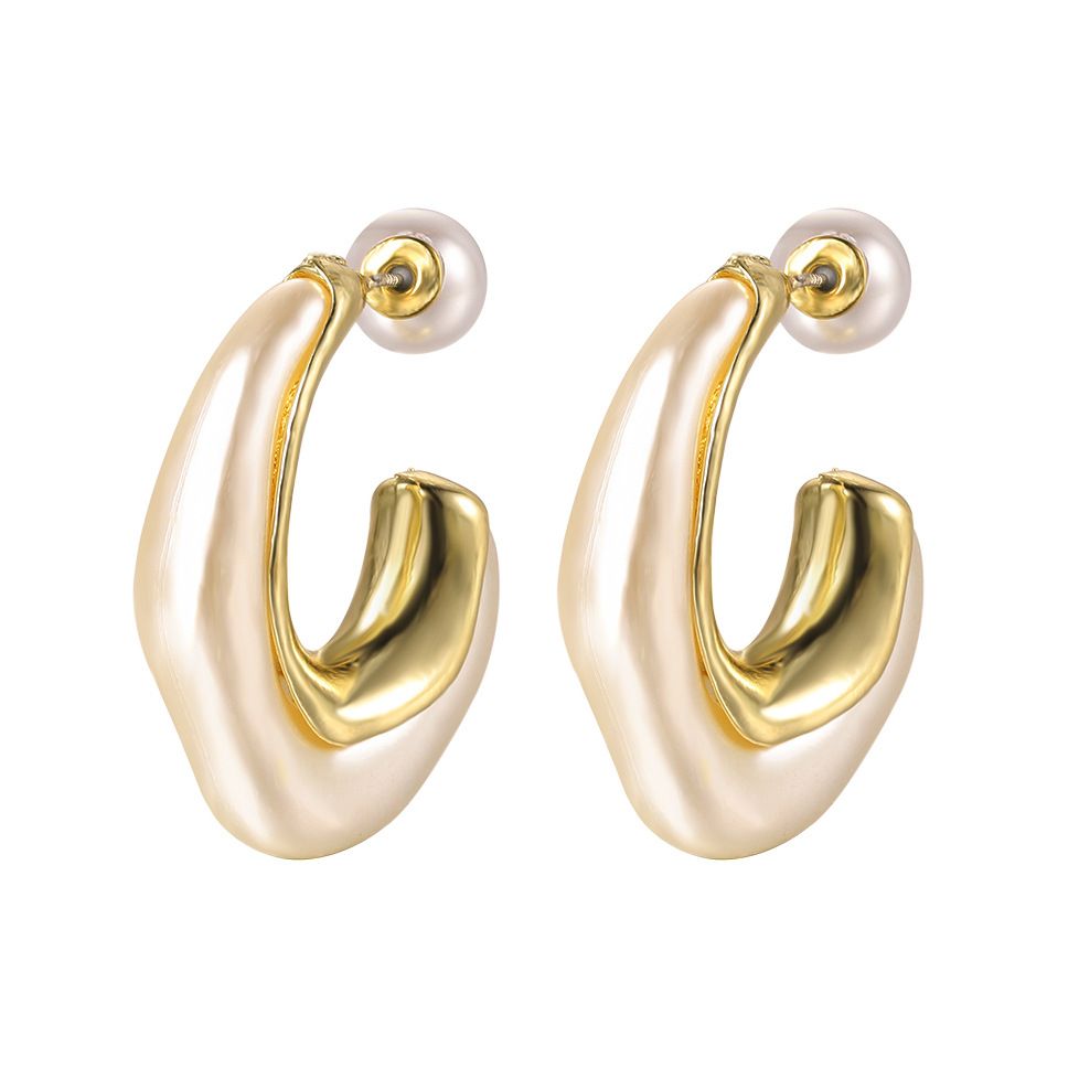 Irregular shaped pearl C-shaped earrings, high-end fashion, simple retro earrings