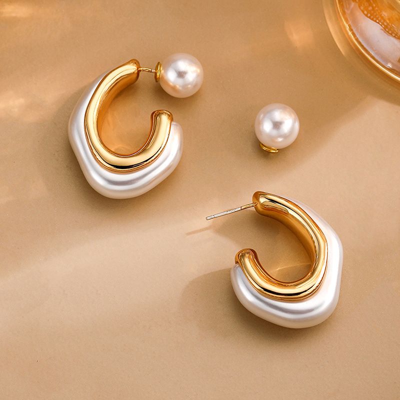 Irregular shaped pearl C-shaped earrings, high-end fashion, simple retro earrings