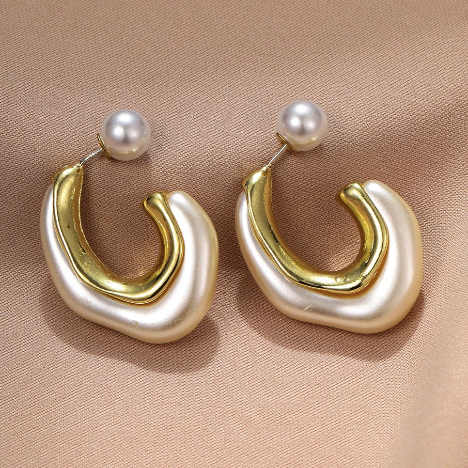 Irregular shaped pearl C-shaped earrings, high-end fashion, simple retro earrings