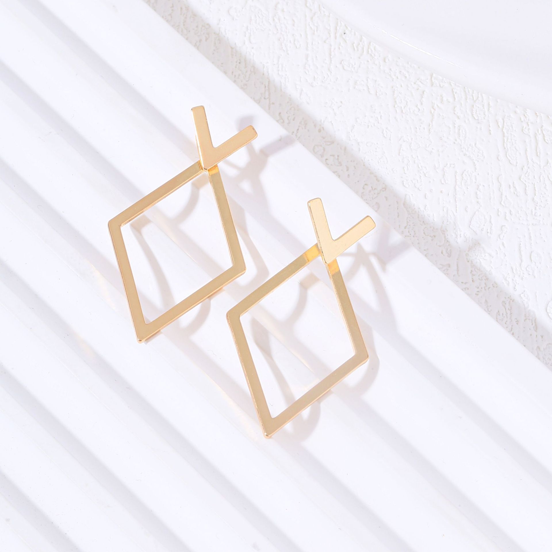 Hot Selling Minimalist Women's Earrings with Diamond Shaped Design
