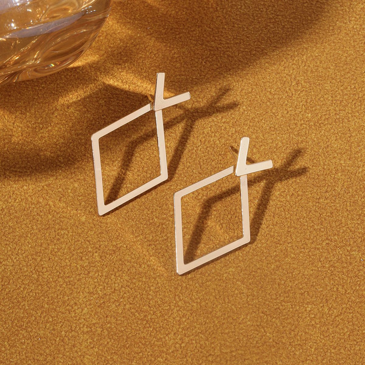 Hot Selling Minimalist Women's Earrings with Diamond Shaped Design