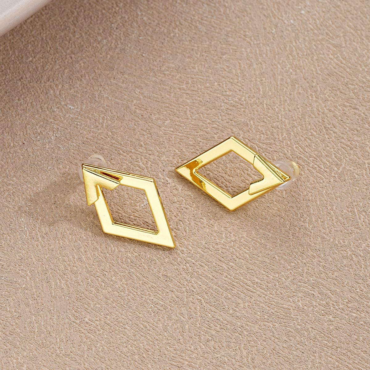 Hot Selling Minimalist Women's Earrings with Diamond Shaped Design