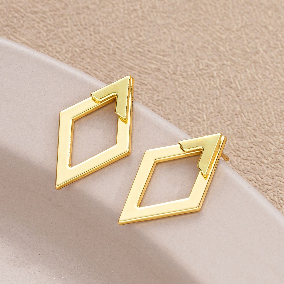 Hot Selling Minimalist Women's Earrings with Diamond Shaped Design