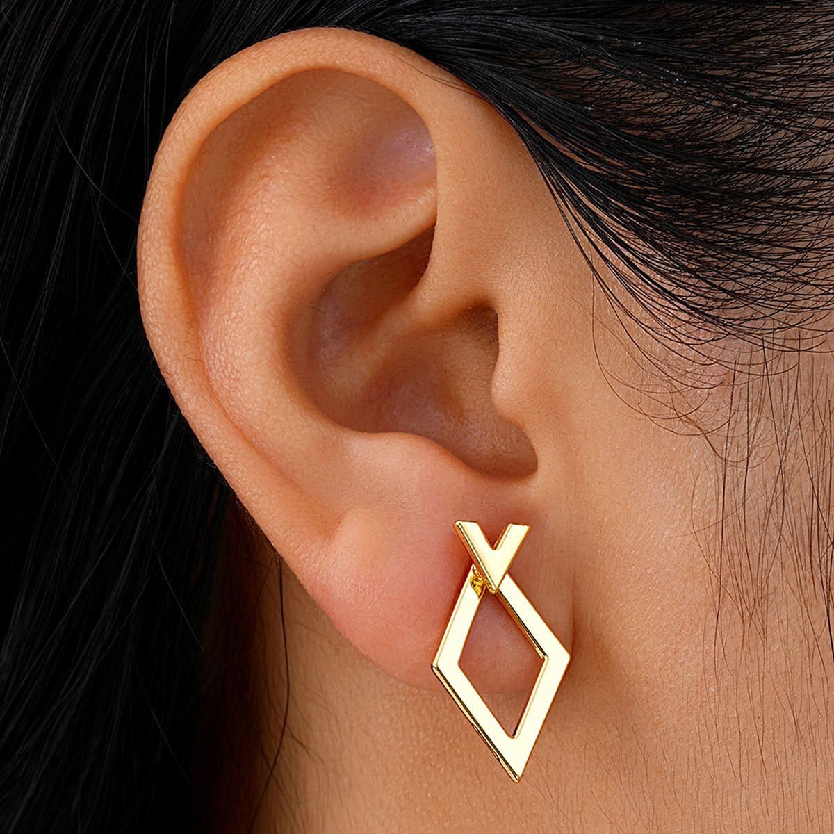 Hot Selling Minimalist Women's Earrings with Diamond Shaped Design