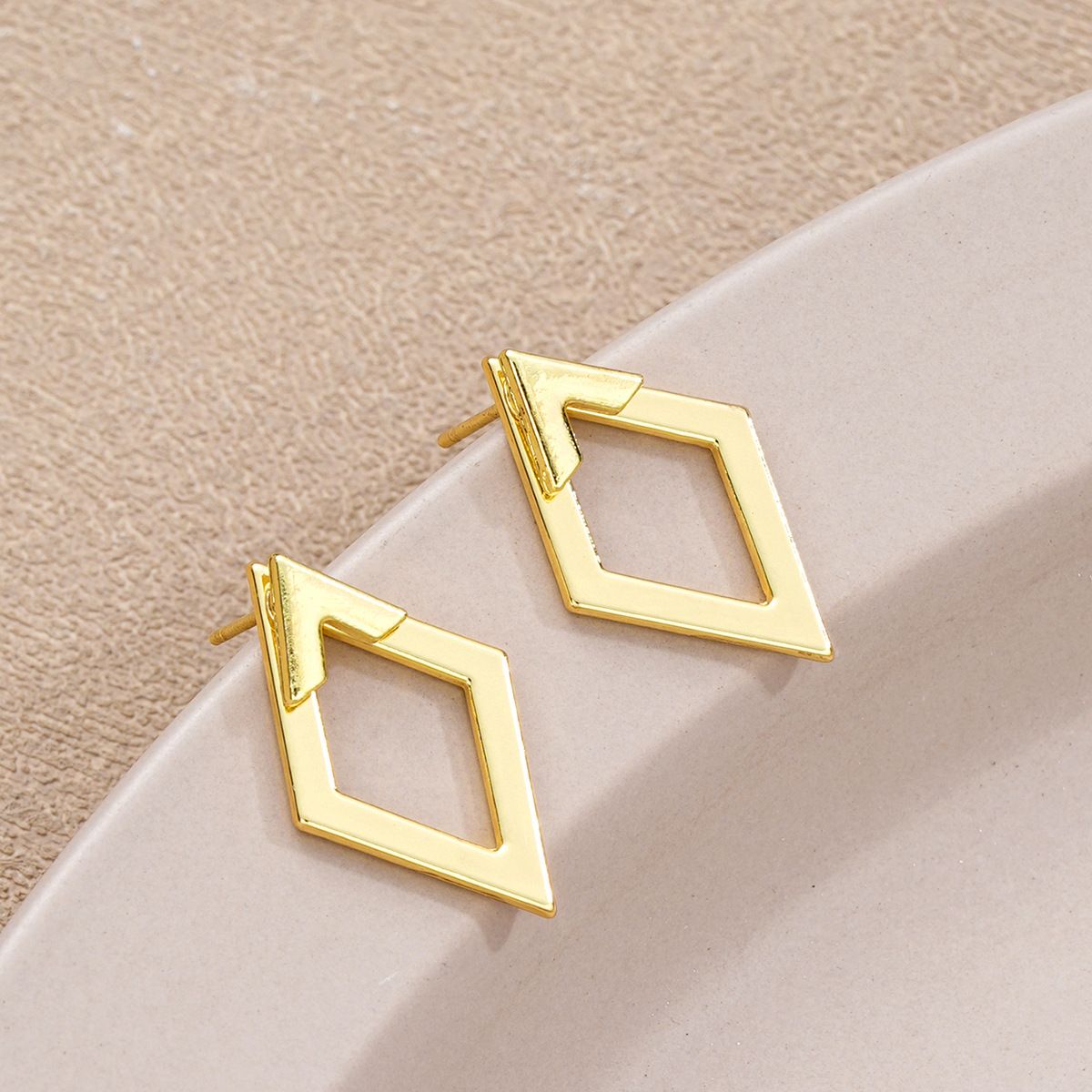 Hot Selling Minimalist Women's Earrings with Diamond Shaped Design