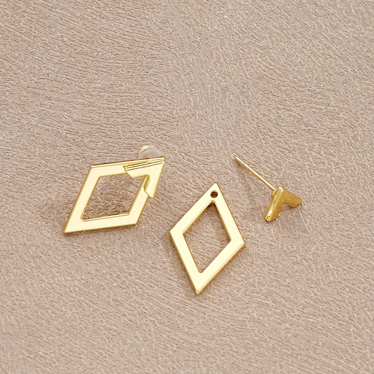 Hot Selling Minimalist Women's Earrings with Diamond Shaped Design