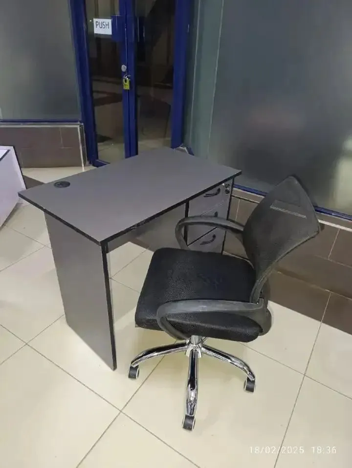 PROMOTION!! Office Desk 1 Meter Office Chair Set Office Study Desk with Ergonomic Office Chair Durable Comfortable Home & Office PLUS Free 4-Way Extension Cable