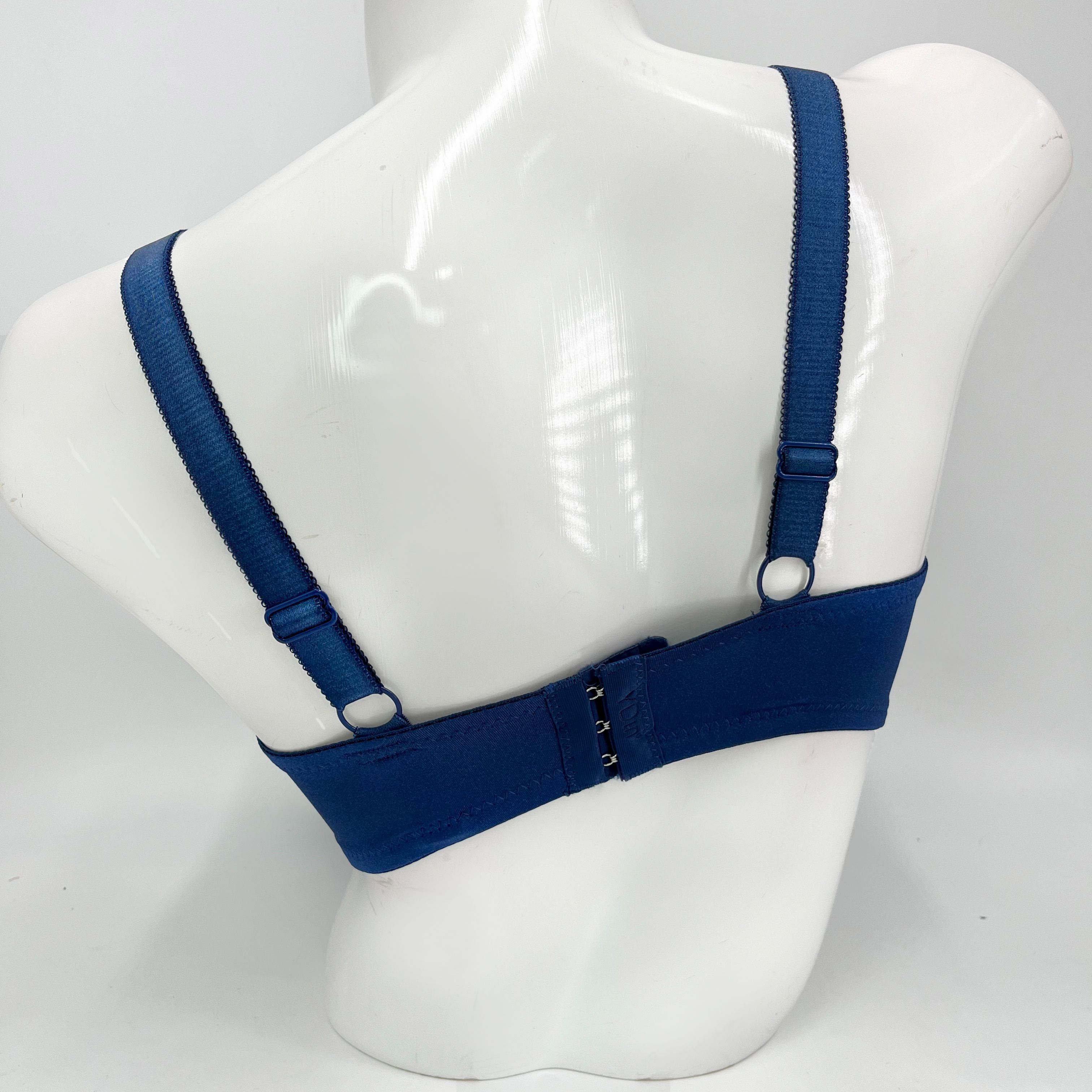 European And American Popular Sexy And Comfortable Big Breasts Show Sexy And The Chest Does Not Sag